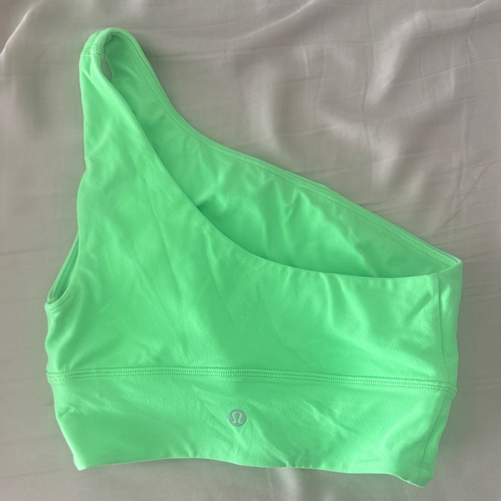 lululemon Align™
Asymmetrical Bra *Light
Support, A/B Cup - Picture 4 of 5